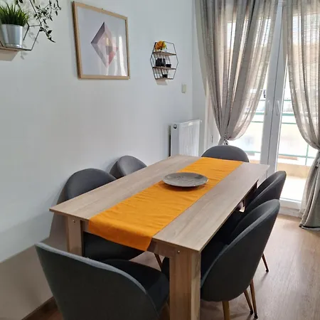 Cozy In The Center Апартаменты *